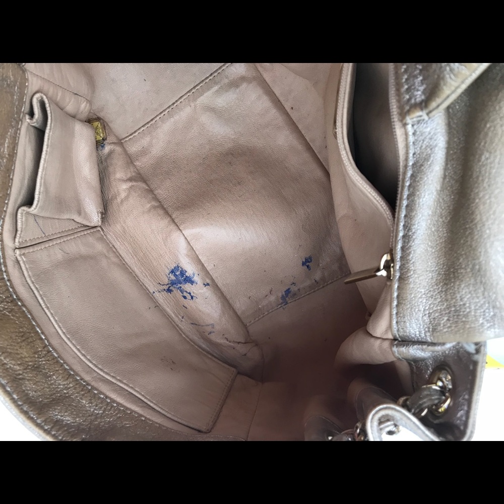 Chanel gold shoulder bag - Picture 4 of 8